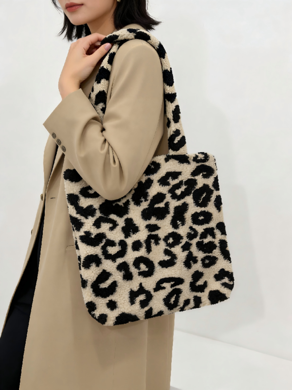 1040g3no31t9s5qh8me0g5o4vq7k08e6emfjsj60 (1) bag3
